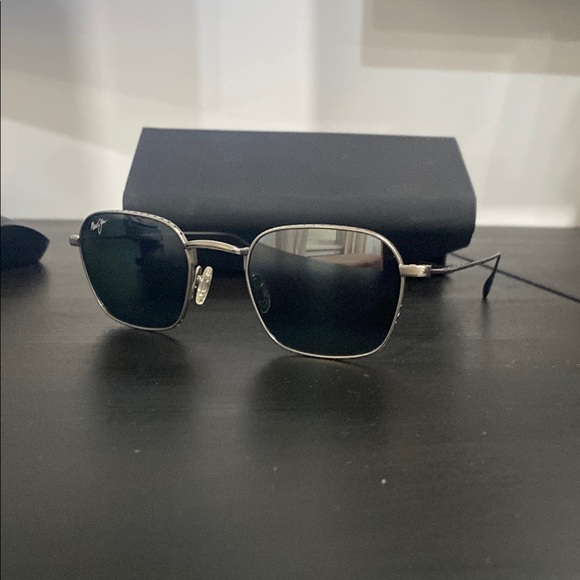 Maui Jim “Puka” Silver Polarized Sunglasses - Picture 2 of 4